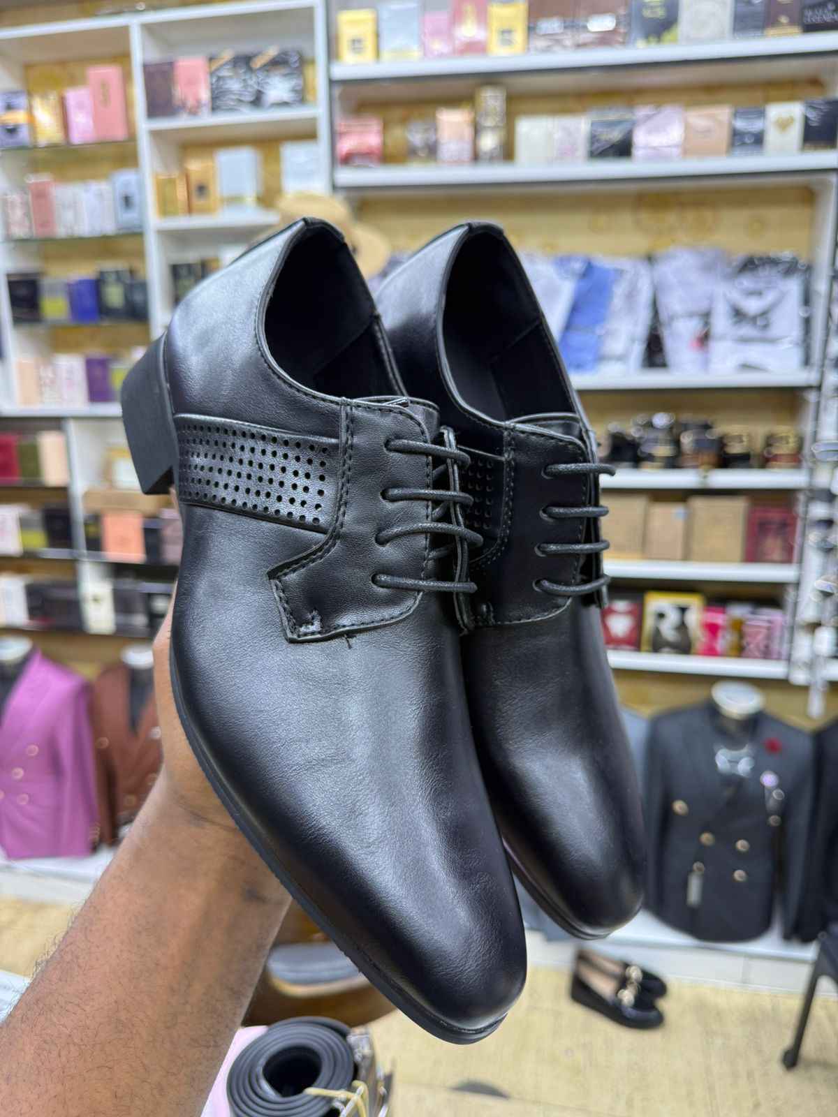 Men’s Classic Leather Dress Shoes – Sleek Lace-Up with Perforated Detail